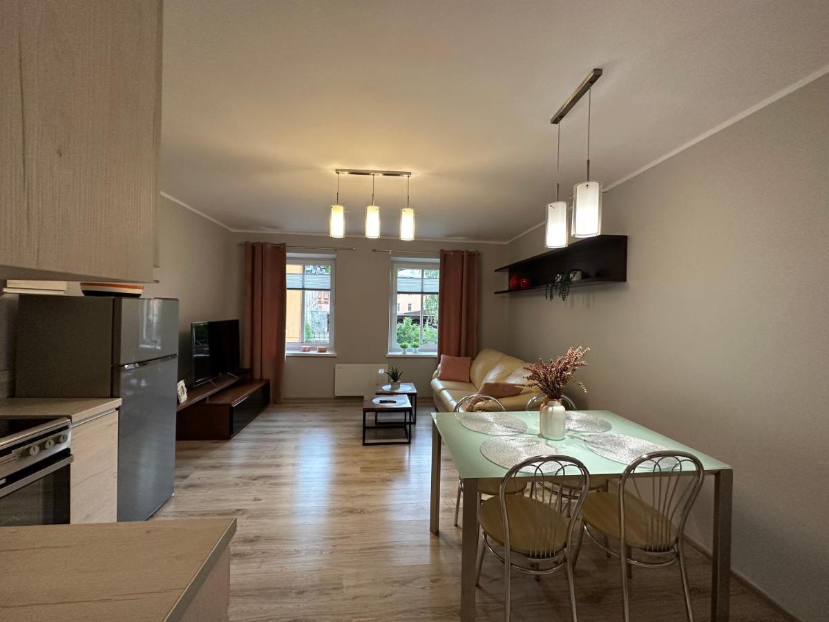 Apartament Przy Cieplickich Tezniach Jelenia Góra Exteriör bild
